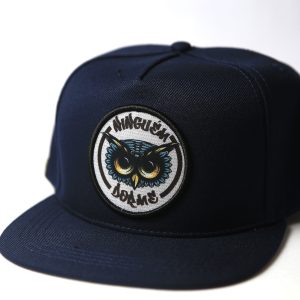 Boné Snapback Azul Marinho "Ninguém Dorme" - Estampa Coruja