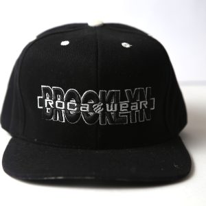 Boné Snapback Preto “Brooklyn Rocawear” Bordado - Estilo Autêntico