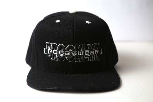 Boné Snapback Preto “Brooklyn Rocawear” Bordado - Estilo Autêntico