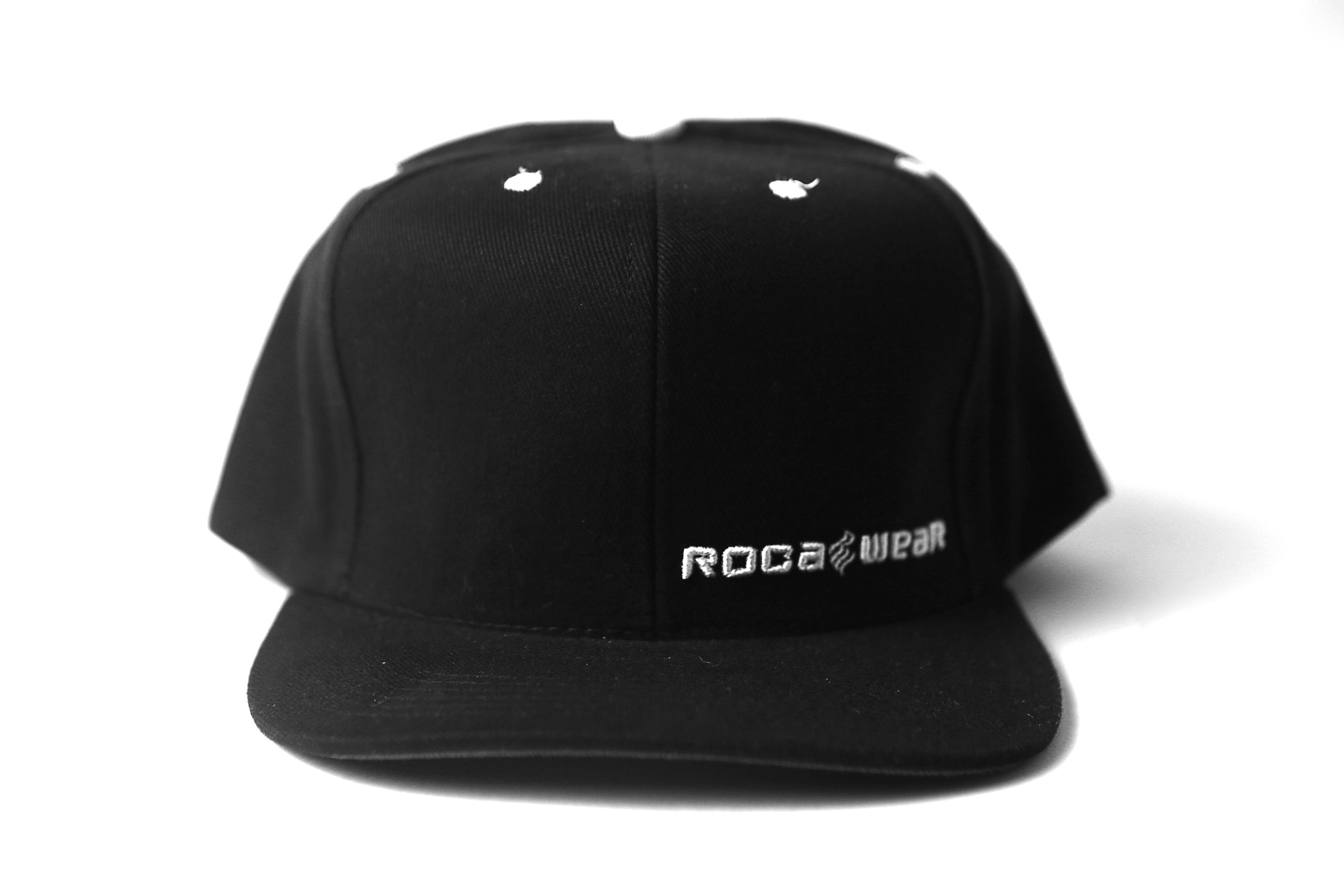 Boné Snapback Preto “Rocawear Minimal” Bordado - Estilo Urbano