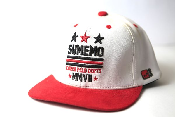 Boné Sumemo MMVII Branco e Vermelho com Bordado Estrelado