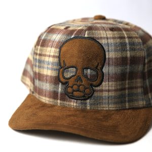 Boné Snapback SUMEMO xadrez marrom com caveira bordada