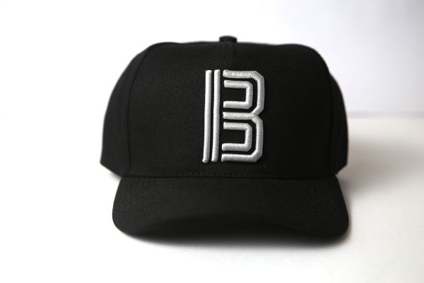 Boné Snapback Buh – Preto com Logo B Branco