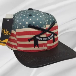 Com design marcante, este boné traz a bandeira dos EUA em estilo desgastado e a frase “Chega com Sucesso” bordada. Ideal para quem tem atitude e presença